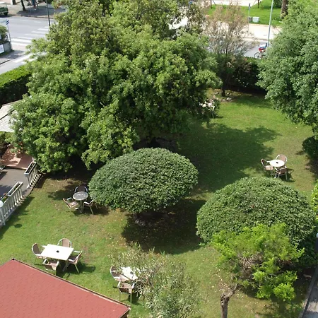 Hotel Colombo 3*