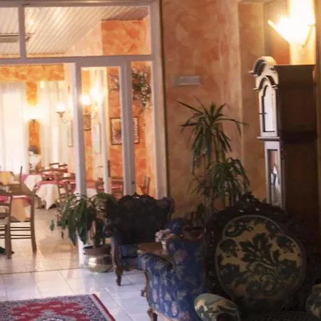 Hotel Colombo 3*